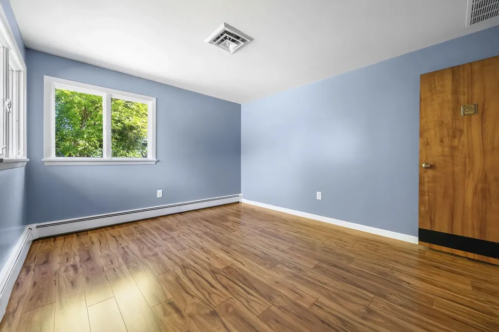 126 Cohas Avenue Manchester NH 03109