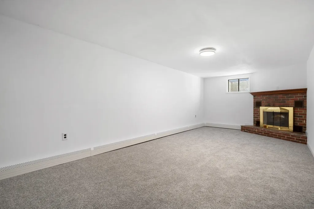 126 Cohas Avenue Manchester NH 03109