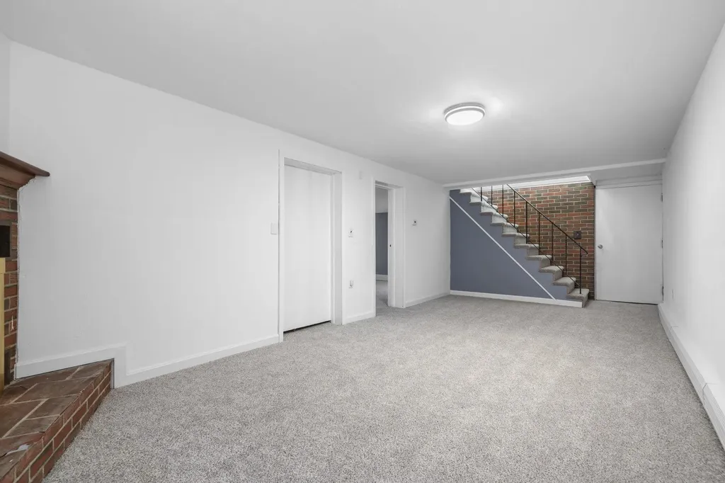 126 Cohas Avenue Manchester NH 03109