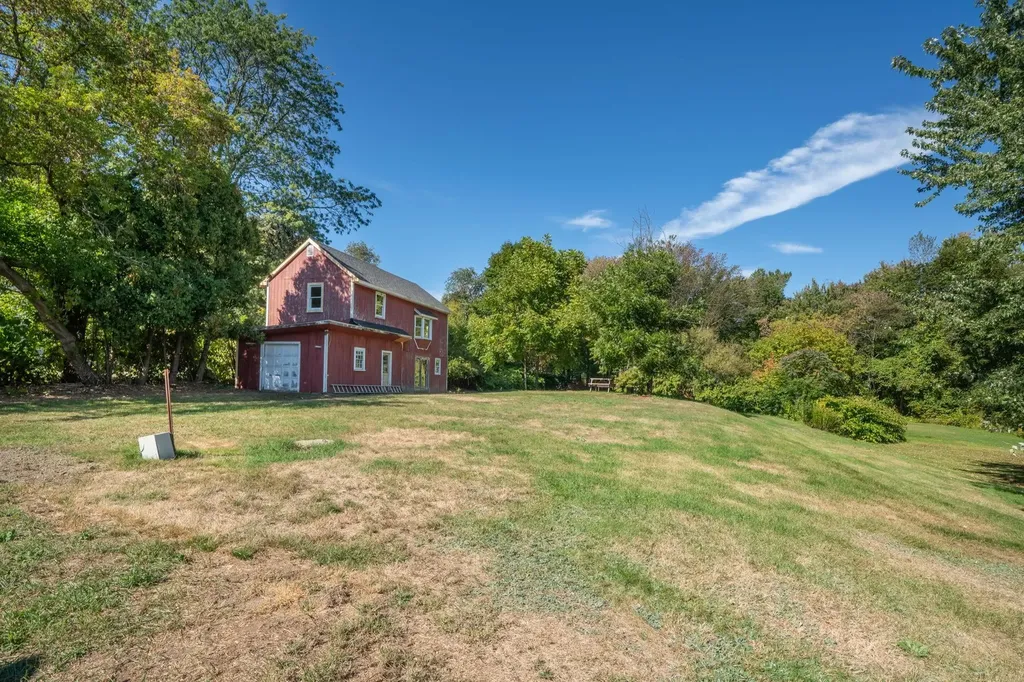 126 Cohas Avenue Manchester NH 03109