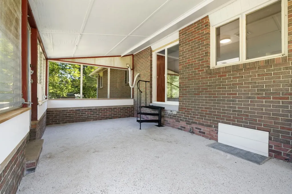 126 Cohas Avenue Manchester NH 03109