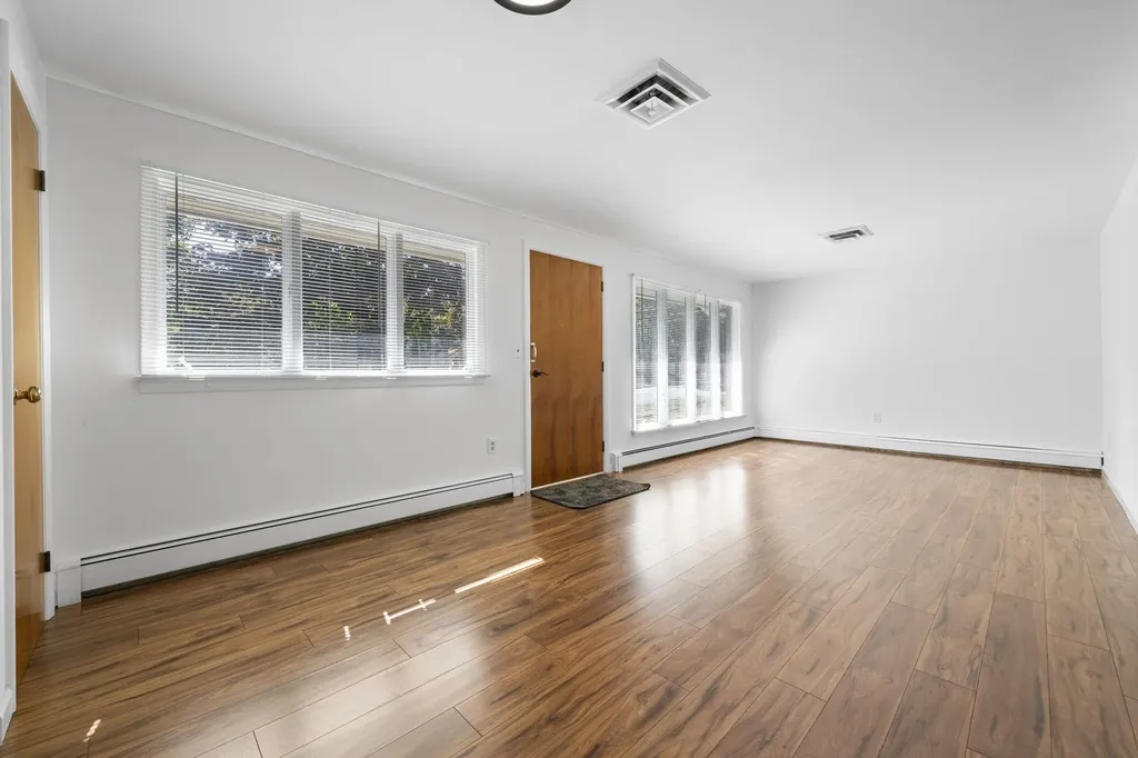 126 Cohas Avenue Manchester NH 03109