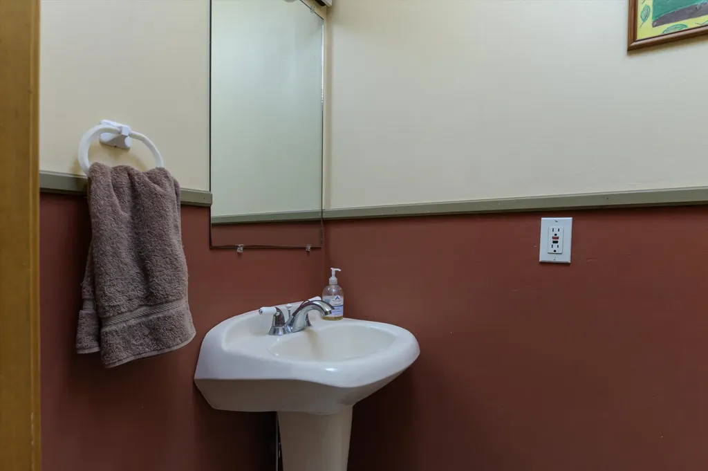 10 Ethan Hill Brattleboro VT 05301