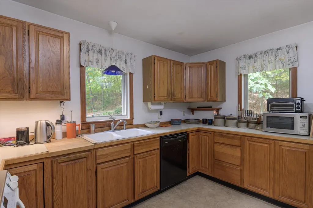 10 Ethan Hill Brattleboro VT 05301