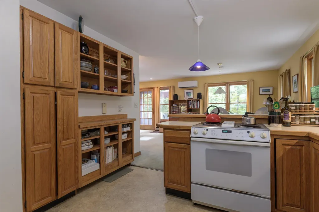 10 Ethan Hill Brattleboro VT 05301