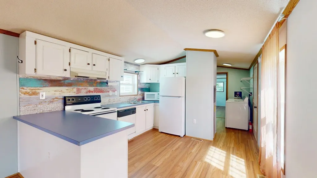 89 End Street Salem NH 03079