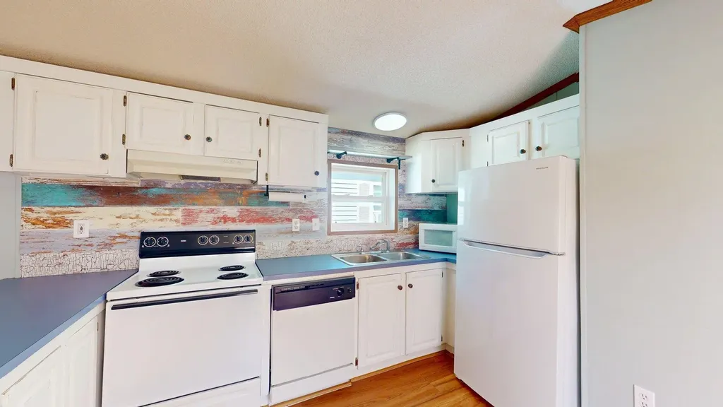 89 End Street Salem NH 03079