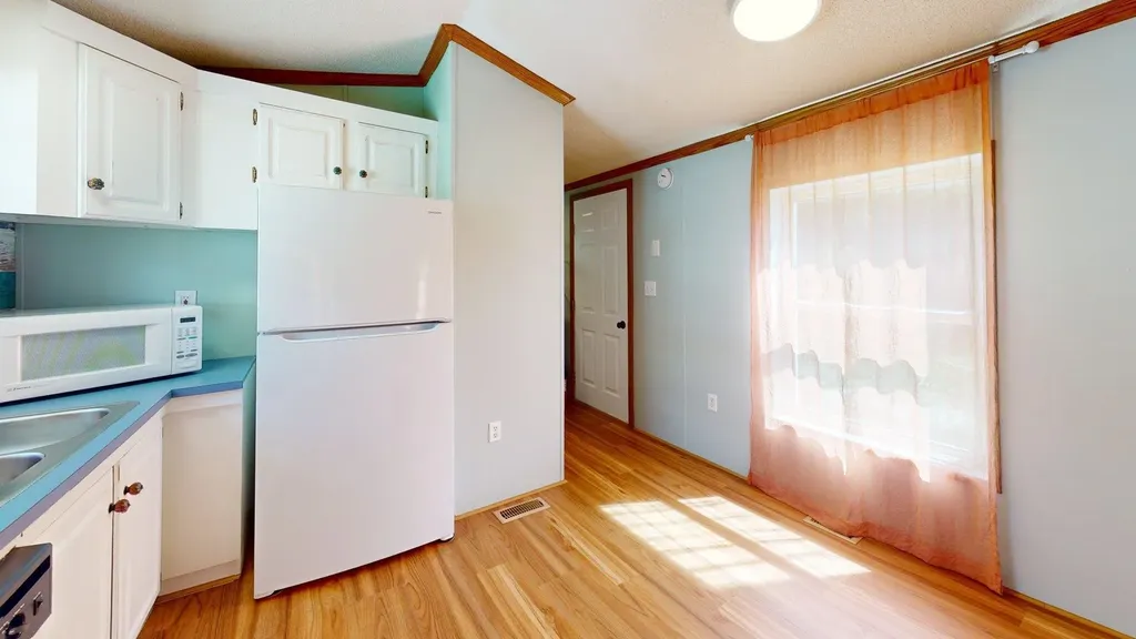 89 End Street Salem NH 03079