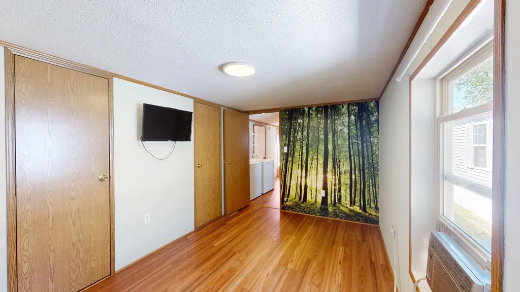 89 End Street Salem NH 03079