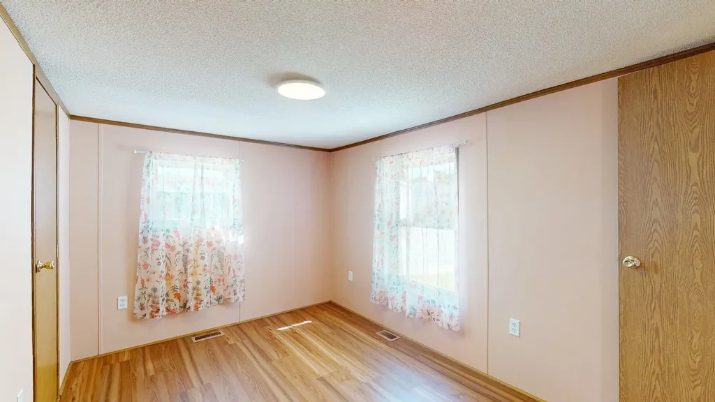 89 End Street Salem NH 03079