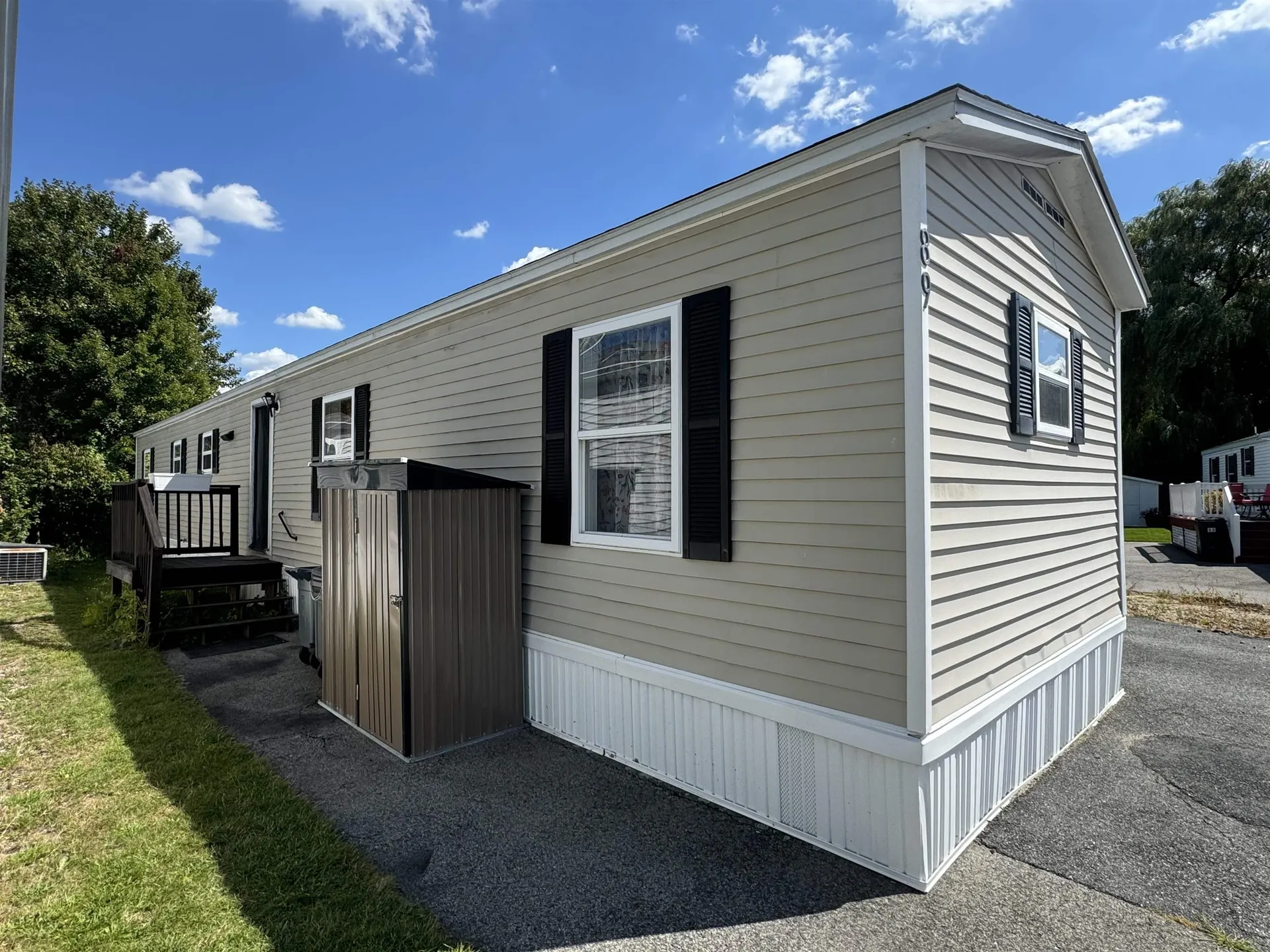 89 End Street Salem NH 03079