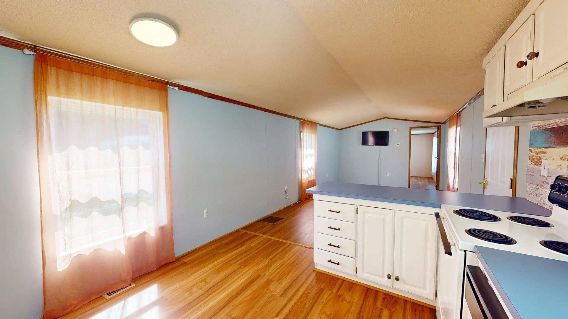 89 End Street Salem NH 03079