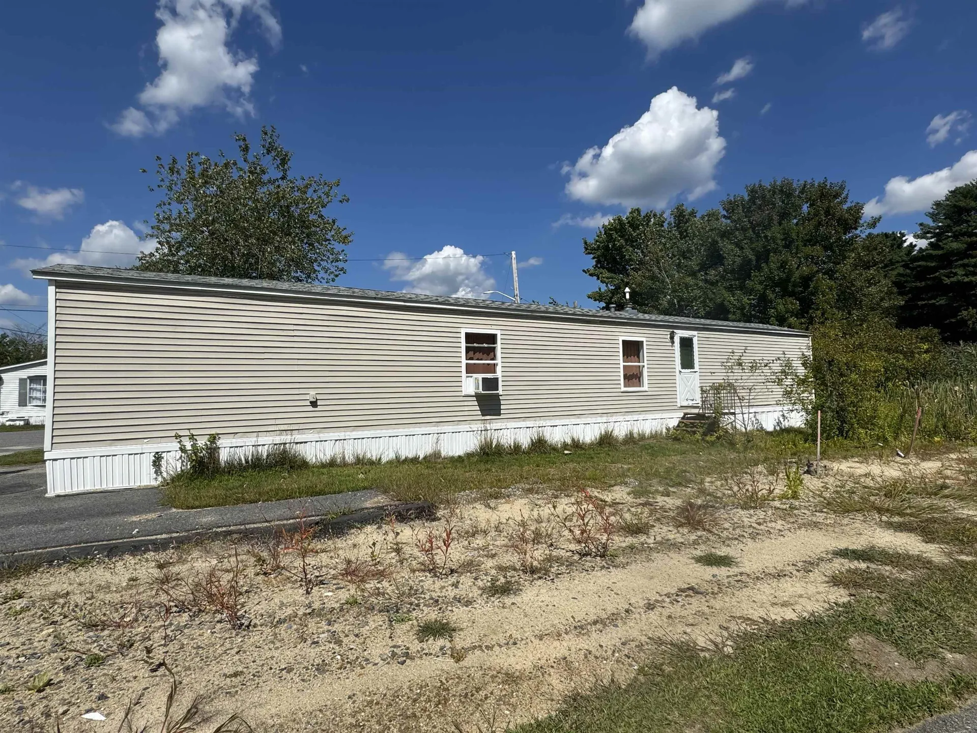 89 End Street Salem NH 03079