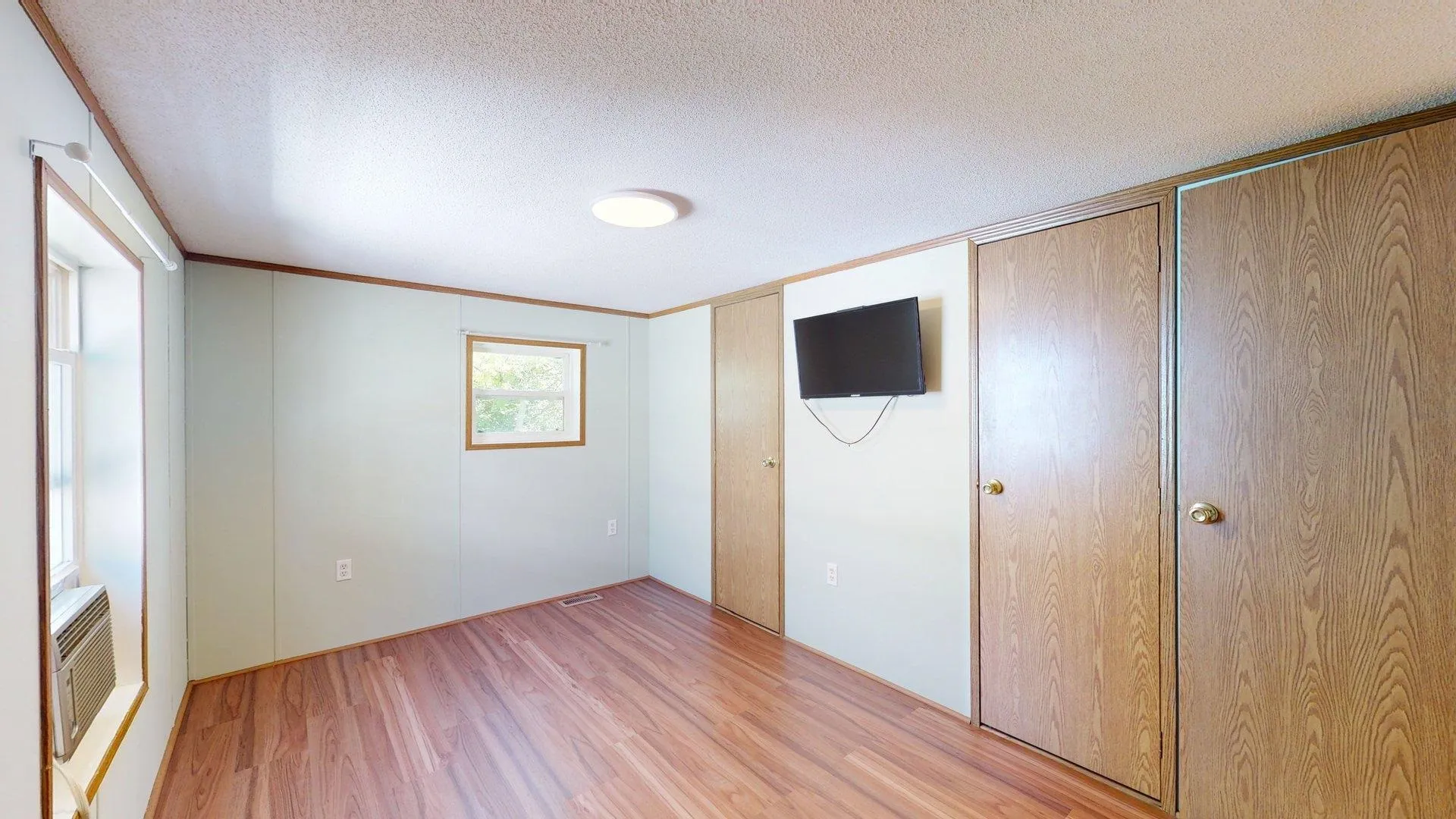 89 End Street Salem NH 03079