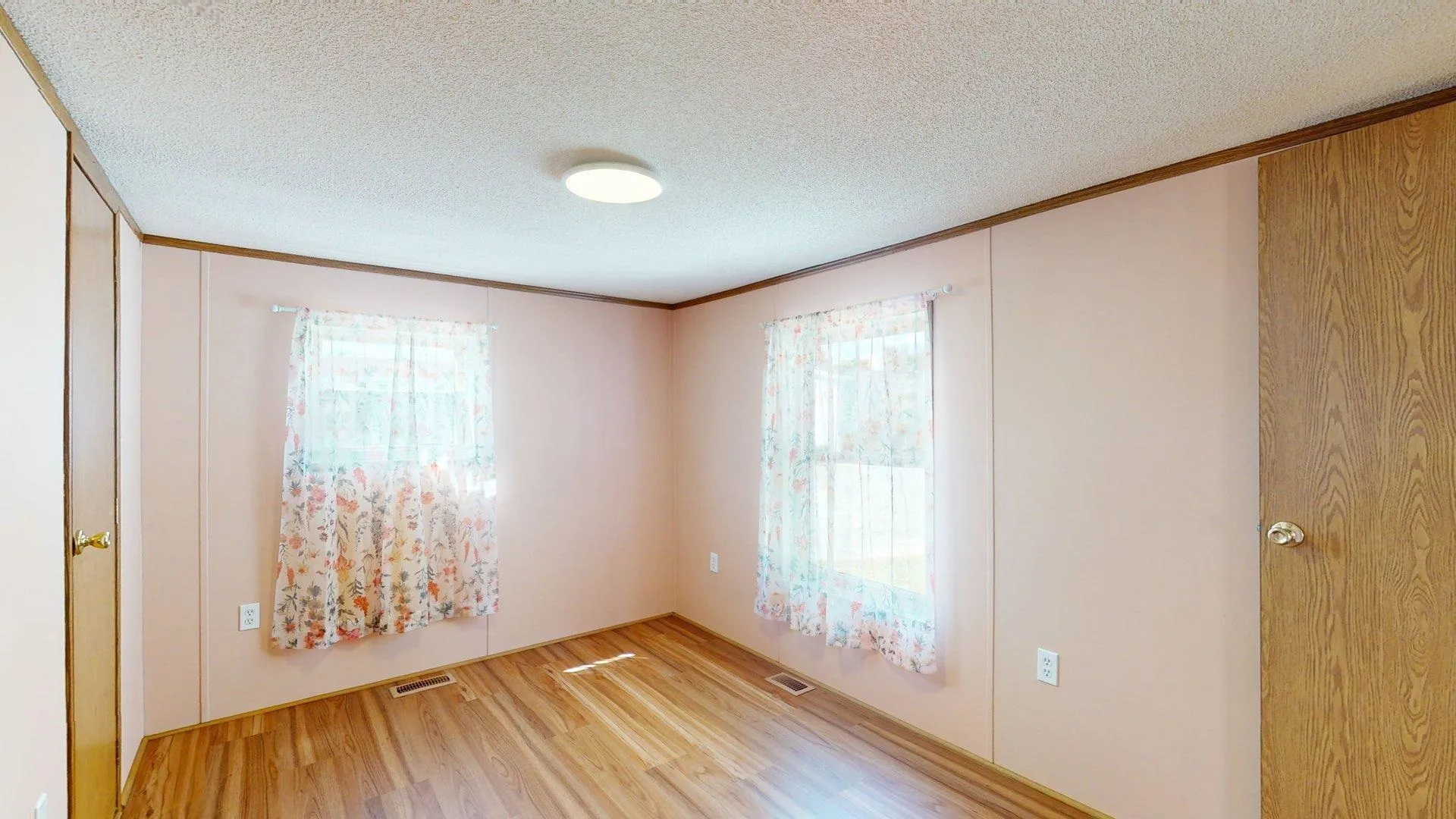 89 End Street Salem NH 03079