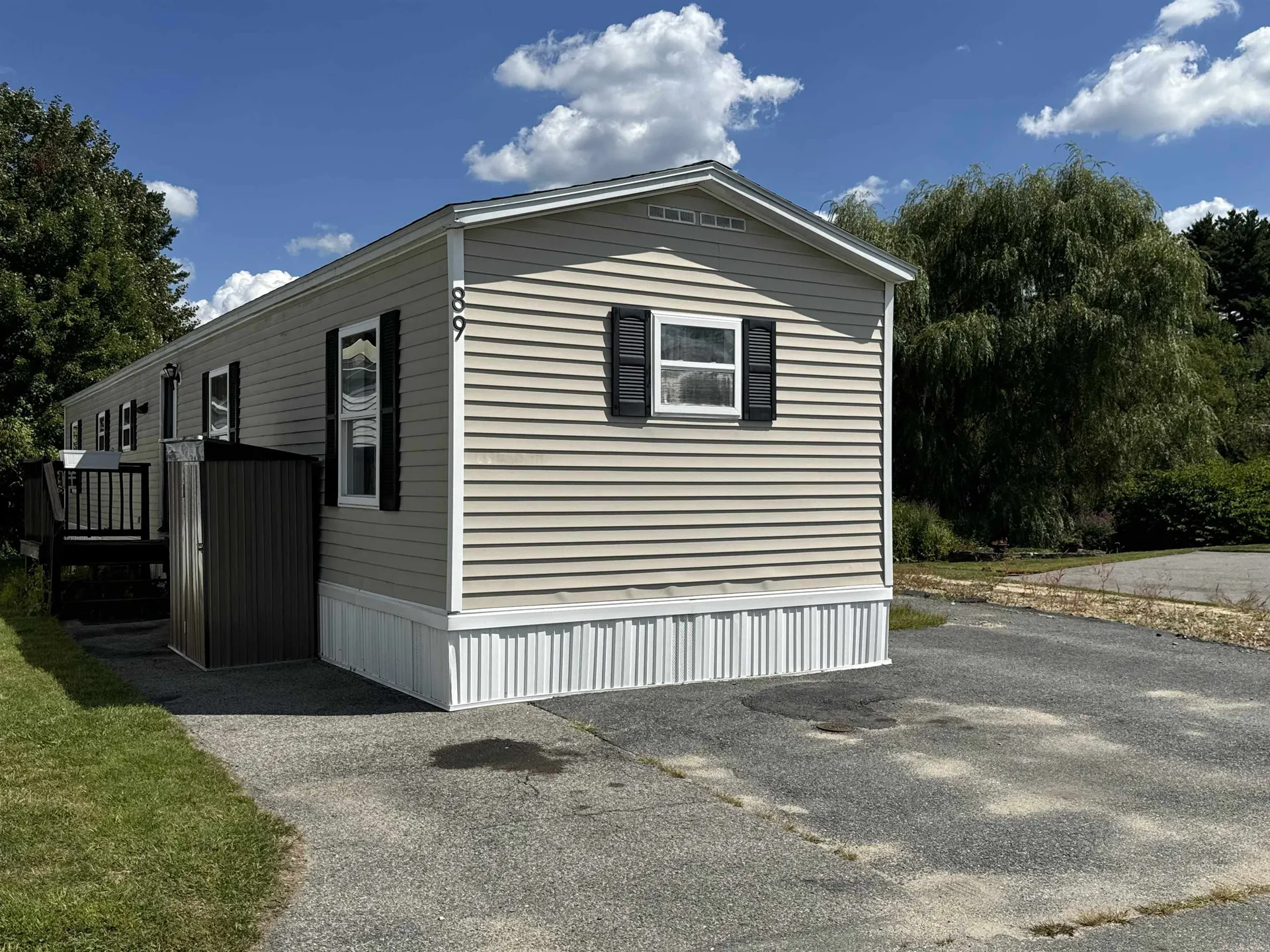 89 End Street Salem NH 03079