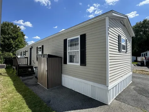 89 End Street Salem NH 03079