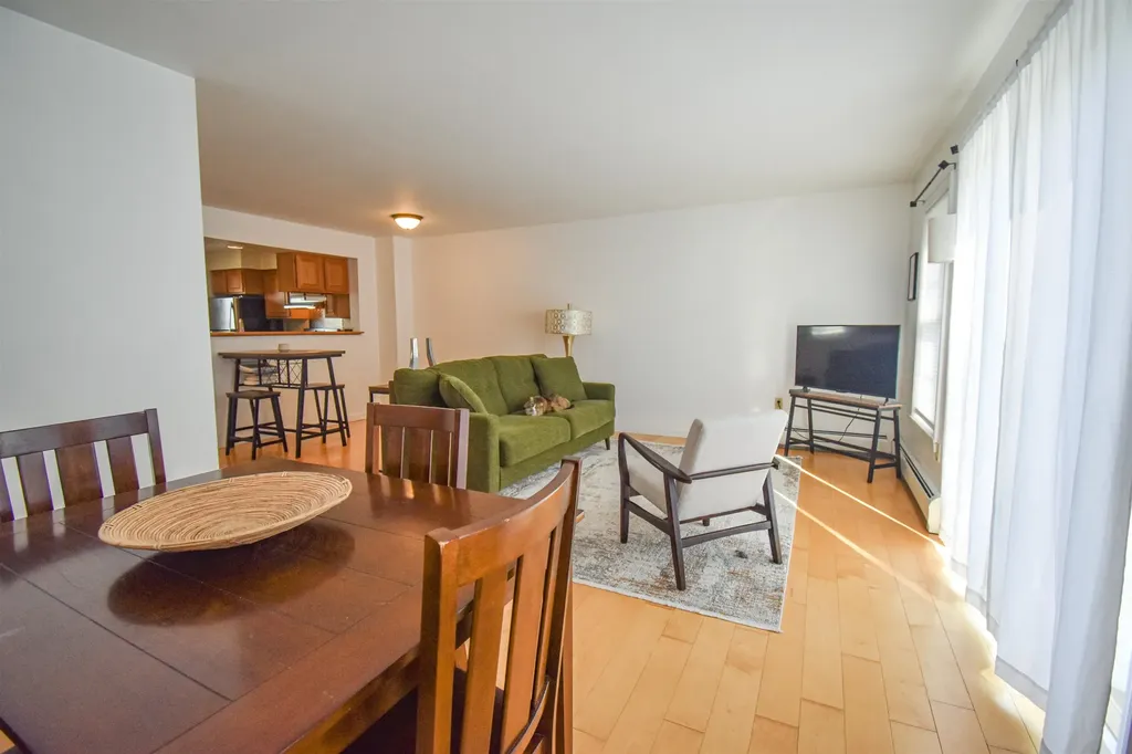 2B Country Commons Vergennes VT 05491