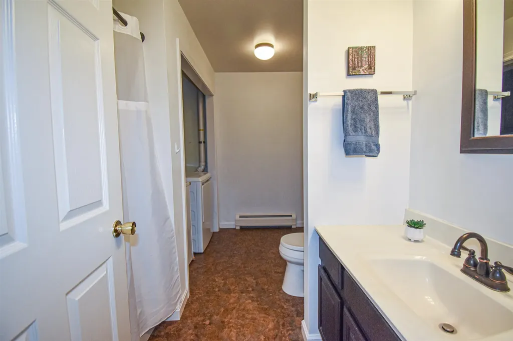 2B Country Commons Vergennes VT 05491