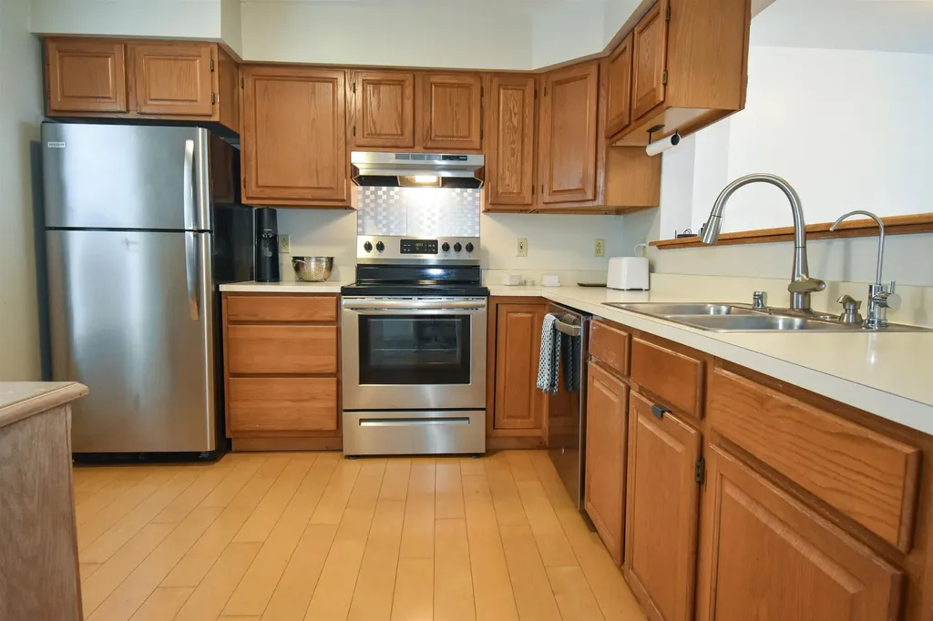 2B Country Commons Vergennes VT 05491