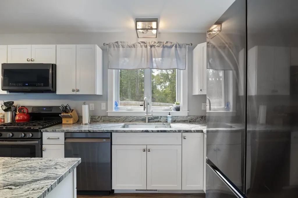 86 Long Shores Drive Barrington NH 03825