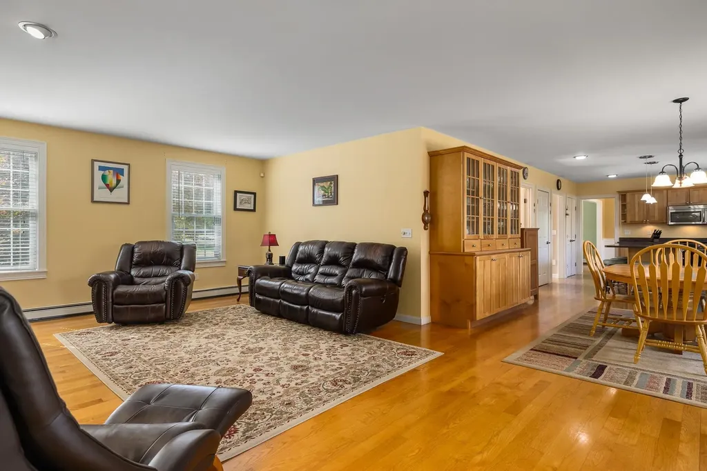 71 Winnicut Road North Hampton NH 03862