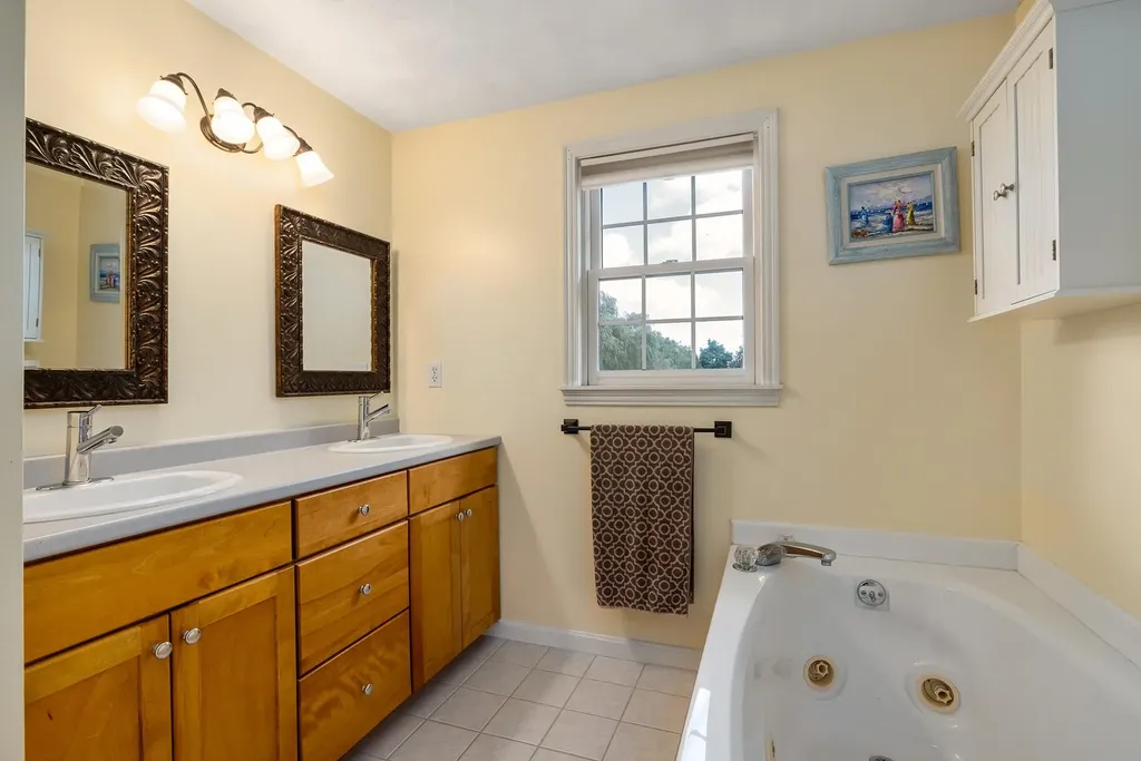 71 Winnicut Road North Hampton NH 03862