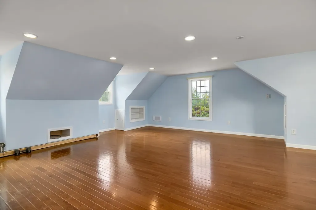 71 Winnicut Road North Hampton NH 03862