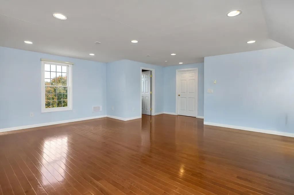 71 Winnicut Road North Hampton NH 03862