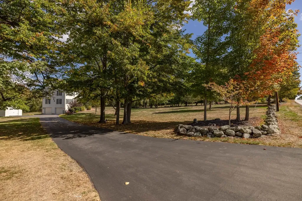 71 Winnicut Road North Hampton NH 03862