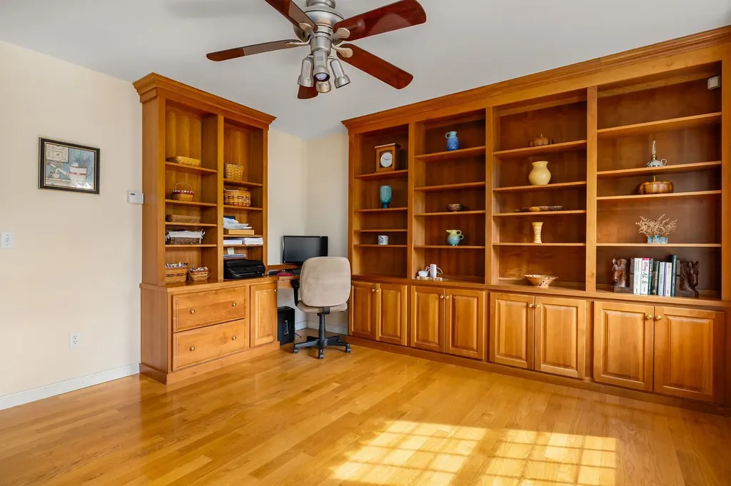 71 Winnicut Road North Hampton NH 03862