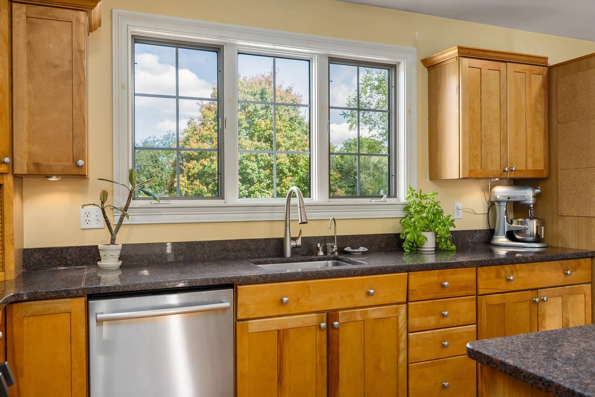 71 Winnicut Road North Hampton NH 03862