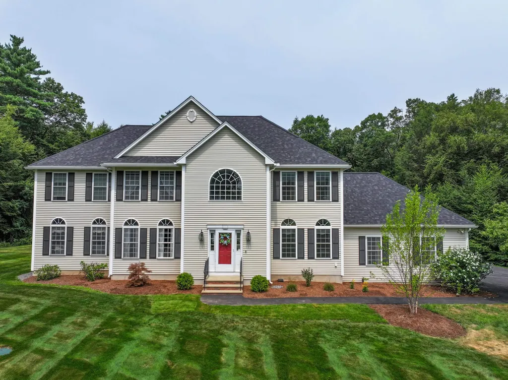 78 Stonebridge Drive Chester NH 03036