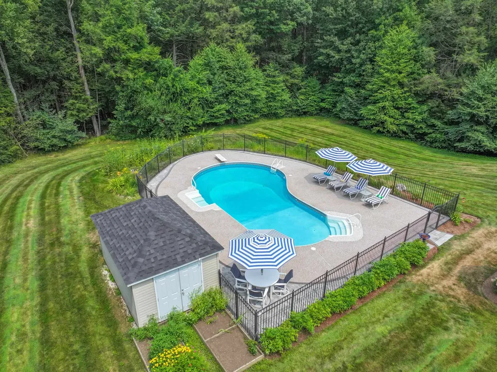 78 Stonebridge Drive Chester NH 03036