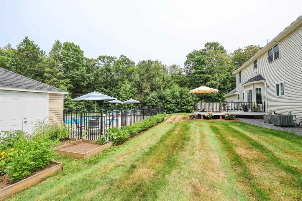 78 Stonebridge Drive Chester NH 03036