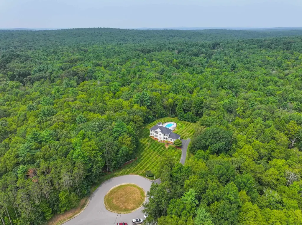 78 Stonebridge Drive Chester NH 03036