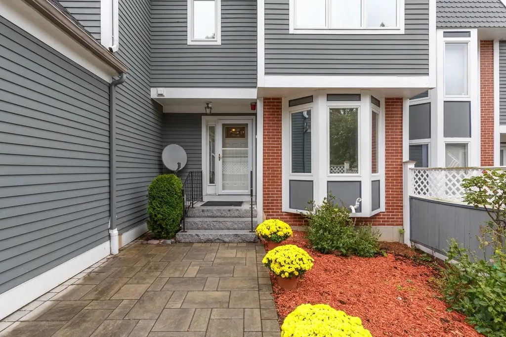 49 Hickory Lane Windham NH 03087