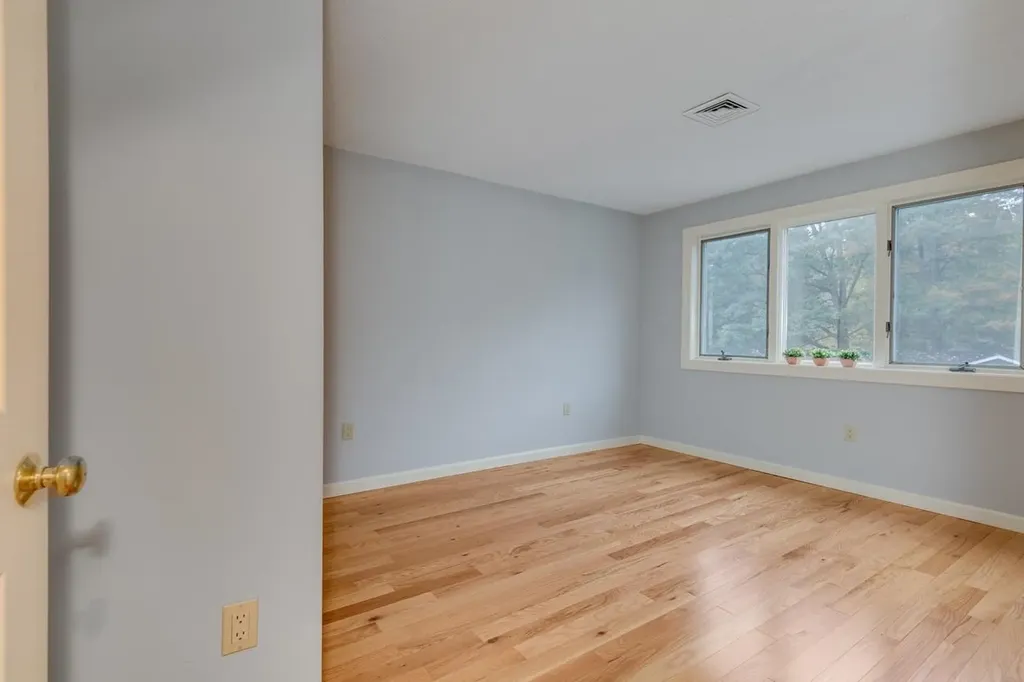 49 Hickory Lane Windham NH 03087