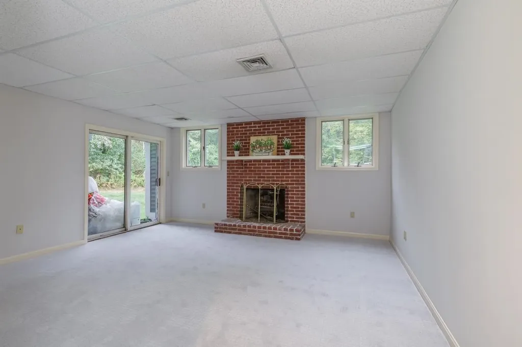 49 Hickory Lane Windham NH 03087