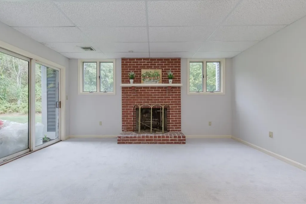 49 Hickory Lane Windham NH 03087