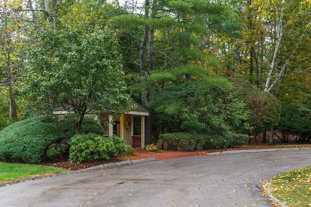 49 Hickory Lane Windham NH 03087