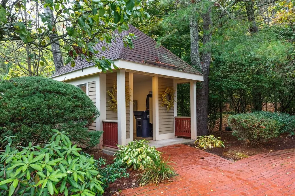 49 Hickory Lane Windham NH 03087