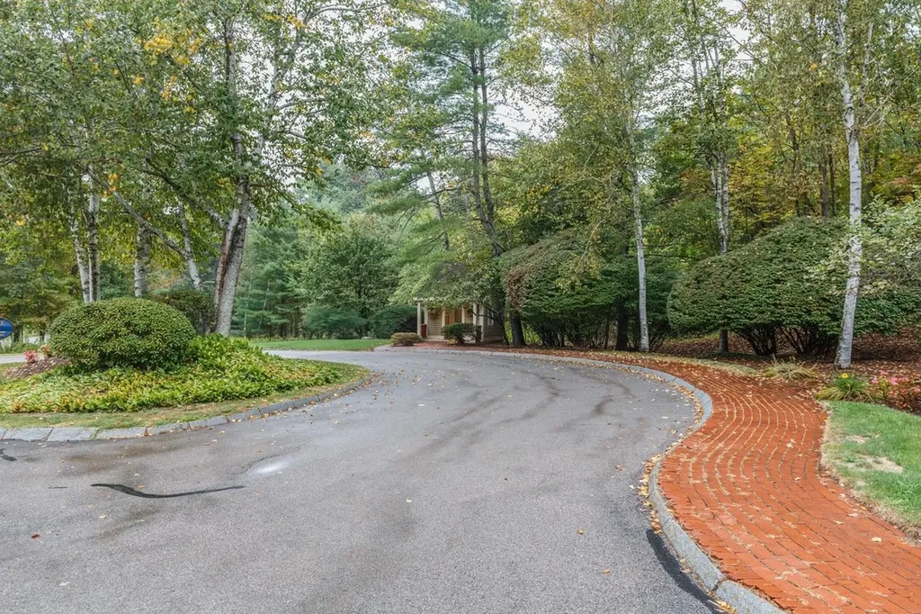 49 Hickory Lane Windham NH 03087