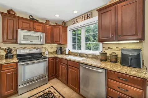 24 Mountain Overlook Wilmot NH 03287