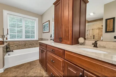 24 Mountain Overlook Wilmot NH 03287