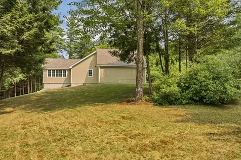 24 Mountain Overlook Wilmot NH 03287