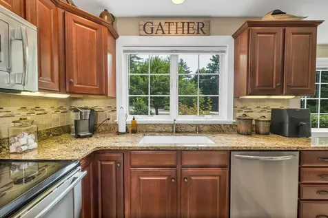 24 Mountain Overlook Wilmot NH 03287