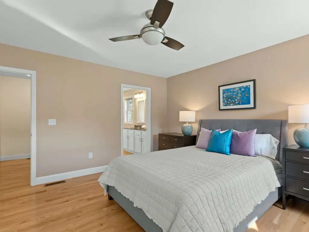 10 Pilgrim Circle Nashua NH 03063