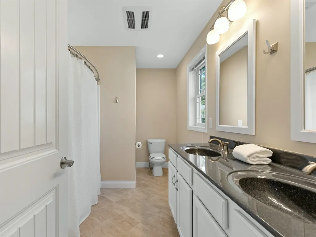 10 Pilgrim Circle Nashua NH 03063