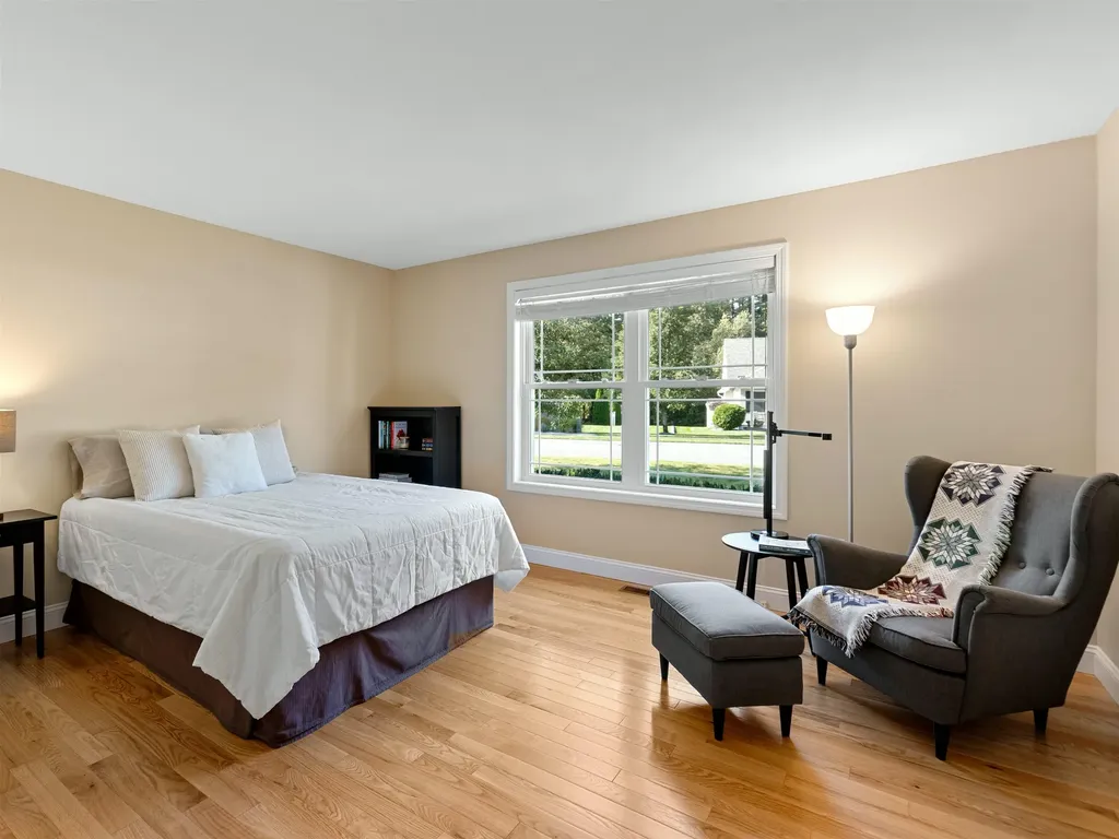 10 Pilgrim Circle Nashua NH 03063